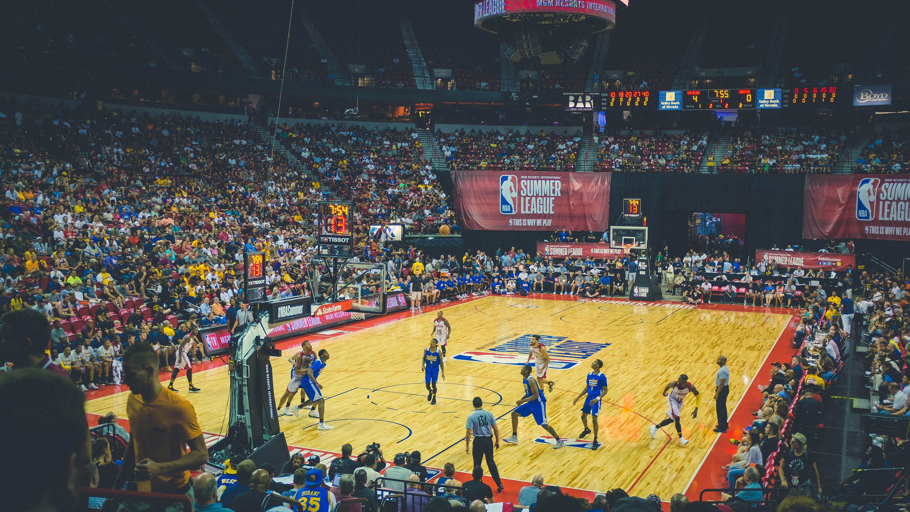 尼日利亚鏖战奥地利，蒂亚戈在F1街道赛接管比赛